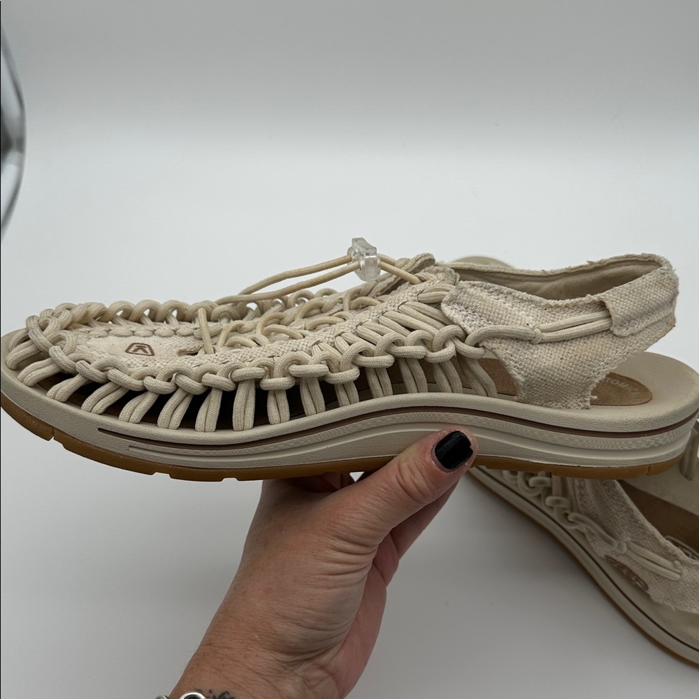 Keen Women’s UNEEK Sandal Water Shoes in Safari Size 9.5 Hike Outdoors Camping - Picture 7 of 16